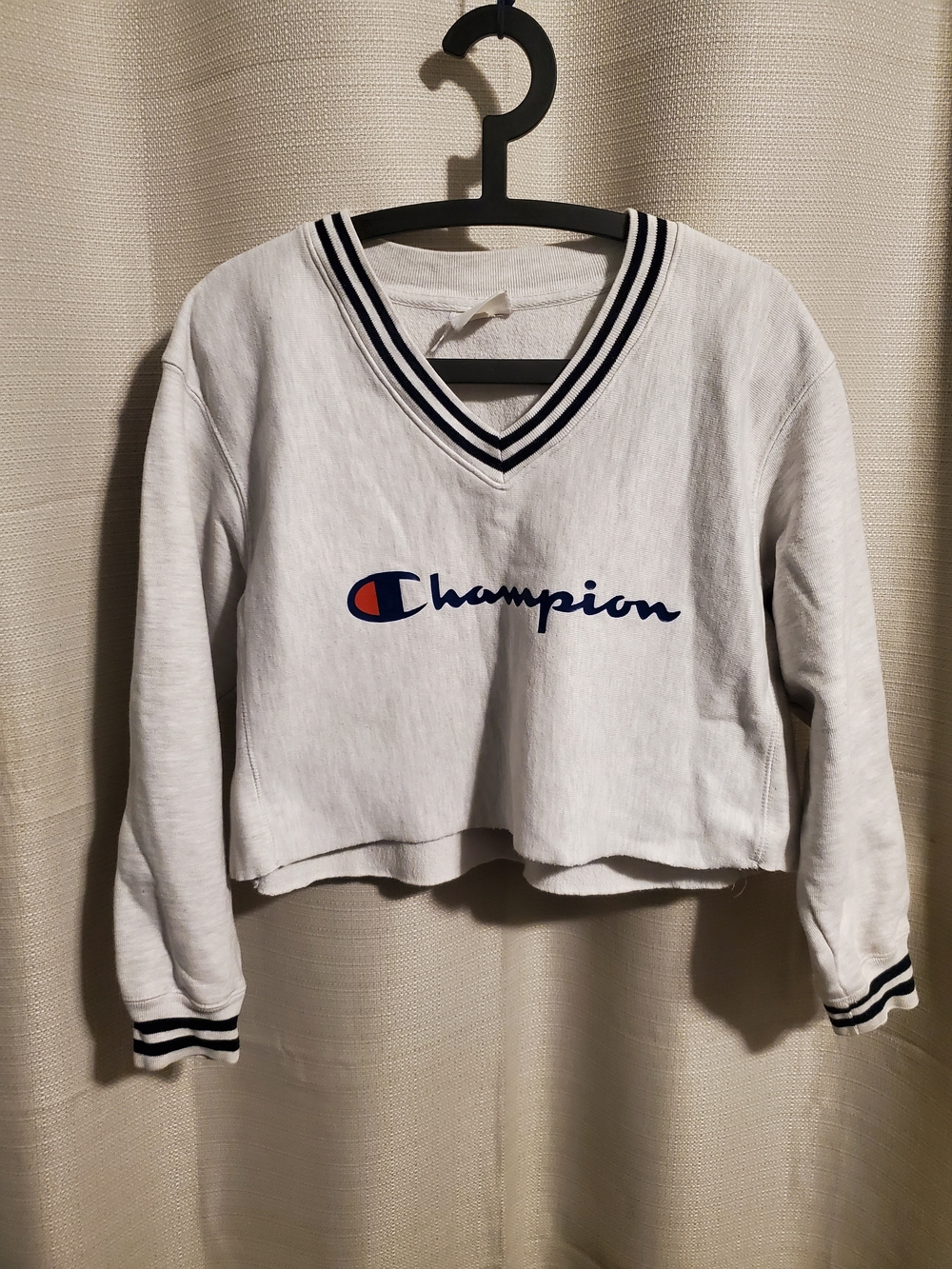 (4/$20) Champion White Cropped V-Neck Sweatshirt